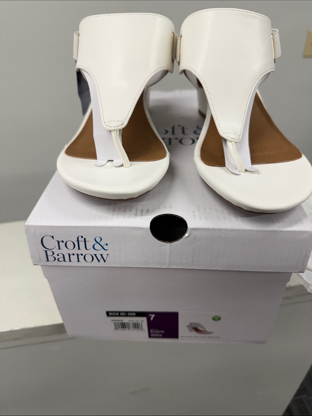 croft & barrow White T-Strap Thong Sandals Size 7